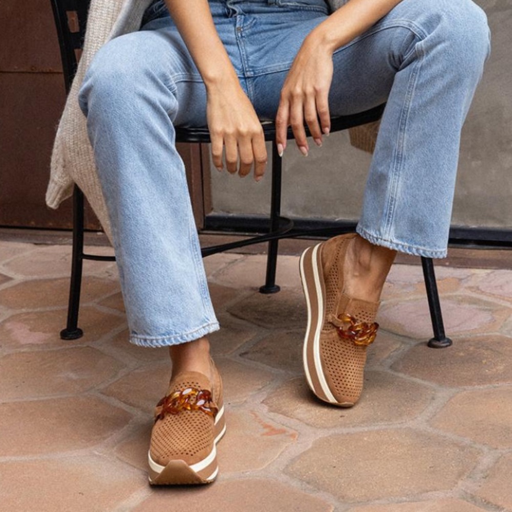 NWT Women Dolce Vita Sneakers | Jhenee Perforated Sneakers Pecan Suede 6.5 $140